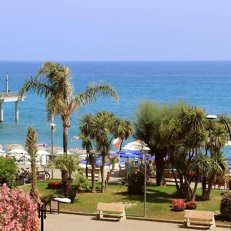 Apartamento In Centro E A 20 Mt Dal Lungomare E Mare Pietra Ligure