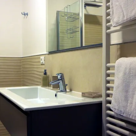 In Centro E A 20 Mt Dal Lungomare E Mare Pietra Ligure